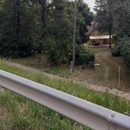 Borostyan Vendeghaz شقة *