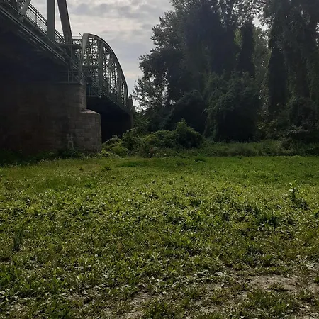 Borostyan Vendeghaz *