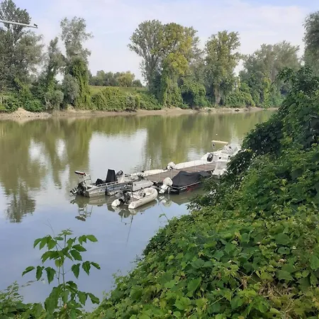 Borostyan Vendeghaz شقة *