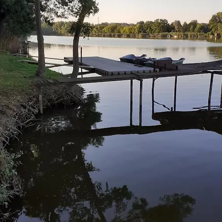 شقة Borostyan Vendeghaz *