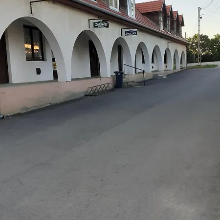 شقة Borostyan Vendeghaz *